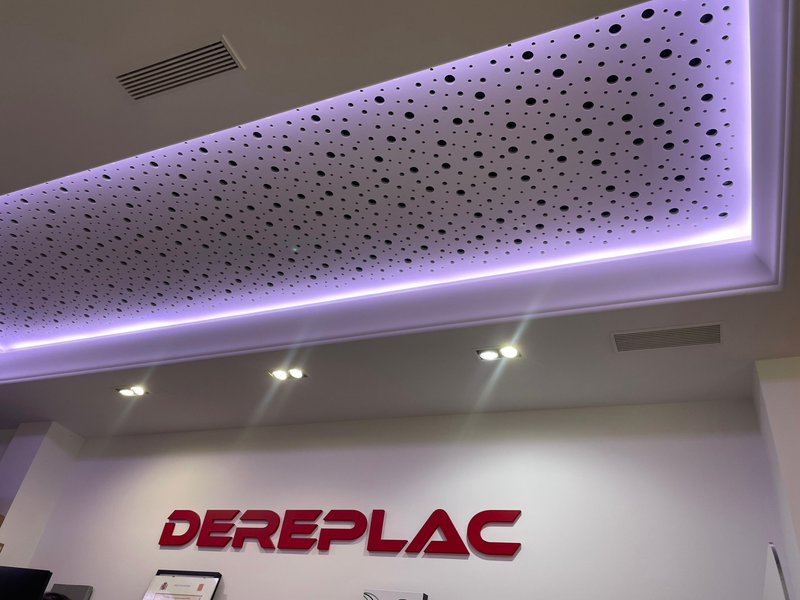Tienda Dereplac con luz indirecta Orac